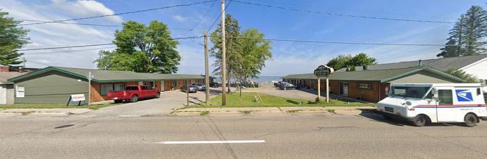Reflections on the Lake (Gas Lite Manor) - From Web Listing (newer photo)